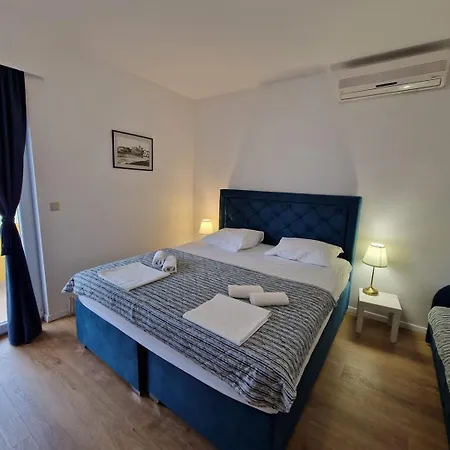 With A Parking Space Sveti Filip I Jakov, Biograd - 27131 Gostinjska kuća